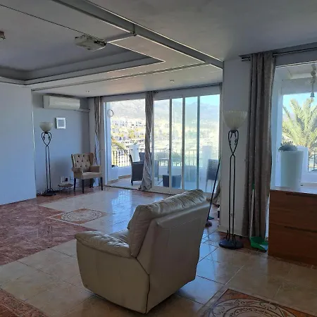Private Rear With Bathroom In Large Penthouse Front Line Puerto Banus. Bar, Sporting Events Tv, Huge Terrace With Jacuzzis, Sauna On Premises. Guest house *