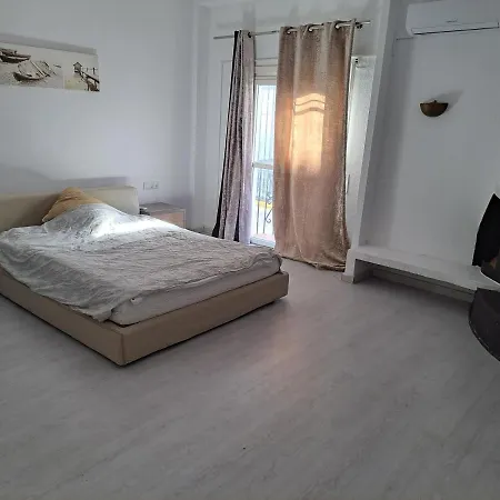 Private Rear With Bathroom In Large Penthouse Front Line Puerto Banus. Bar, Sporting Events Tv, Huge Terrace With Jacuzzis, Sauna On Premises. Guest house