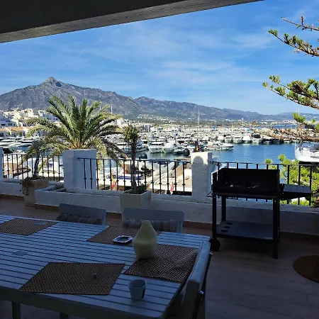 Private Rear With Bathroom In Large Penthouse Front Line Puerto Banus. Bar, Sporting Events Tv, Huge Terrace With Jacuzzis, Sauna On Premises. Guest house Marbella