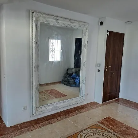 Guest house Private Rear With Bathroom In Large Penthouse Front Line Puerto Banus. Bar, Sporting Events Tv, Huge Terrace With Jacuzzis, Sauna On Premises.